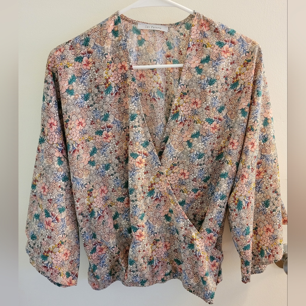 Beautiful floral wrap top by ces femme.